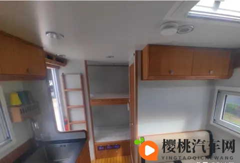 前面越野车,侧面小货车:这台奔驰‘四不像’,凭啥敢卖一百万?-3