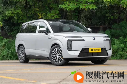 新手也能开大车!腾势 N8L 458 米转弯半径 + 安全兜底-3