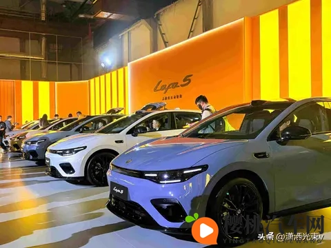 零跑Lafa5来了,价格砍半,技术真能撑住吗?-2