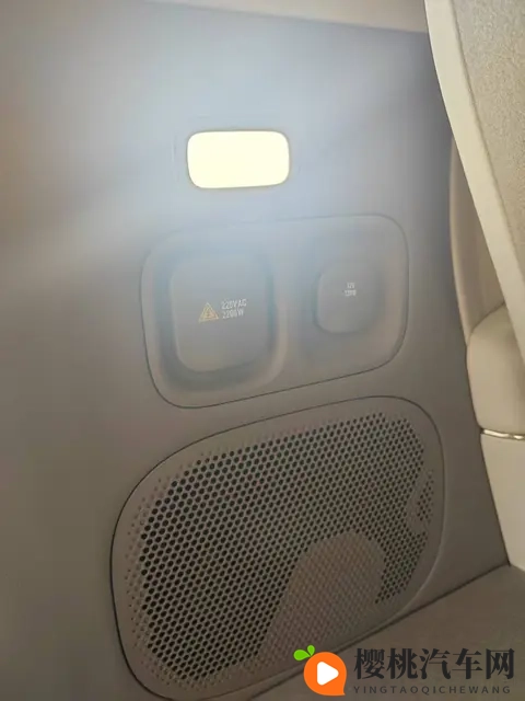 智己LS9实体店看车体验——不愧是上汽旗舰-1