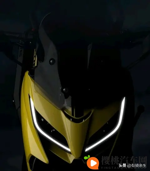 升仕552G亮相米兰,双缸链条传动+满配电控,性能对标TMAX!-3