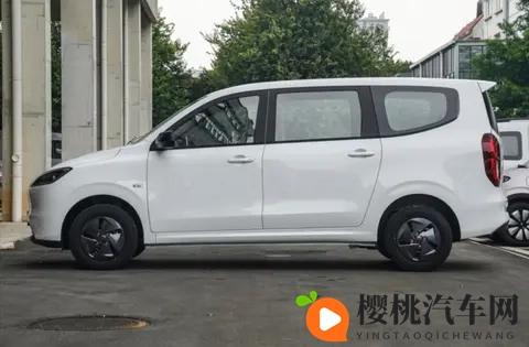 548万起!全新五菱宏光燃油版上市,7座+15L超实用-3