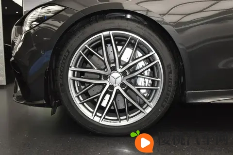 20T爆发421马力，43秒破百，配四驱，新款奔驰C级AMG上市-2