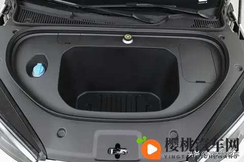 靠逼打扑克:汽车生活:挑战极限!狭窄巷道中的驾驶技巧大揭秘-2