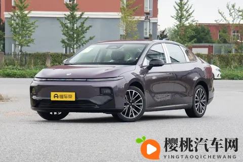 10万级家用轿车怎么选?零跑B01配激光雷达+8295芯片,香吗?-2