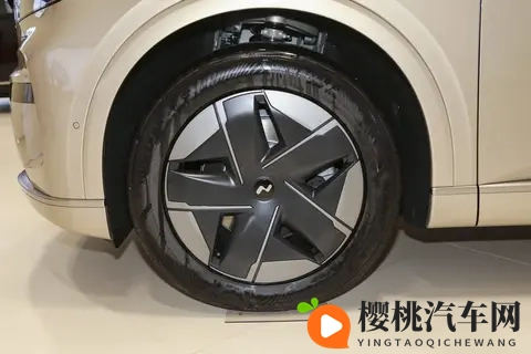 20万级家庭SUV怎么选？乐道L90大空间+灵活补能适配日常-1