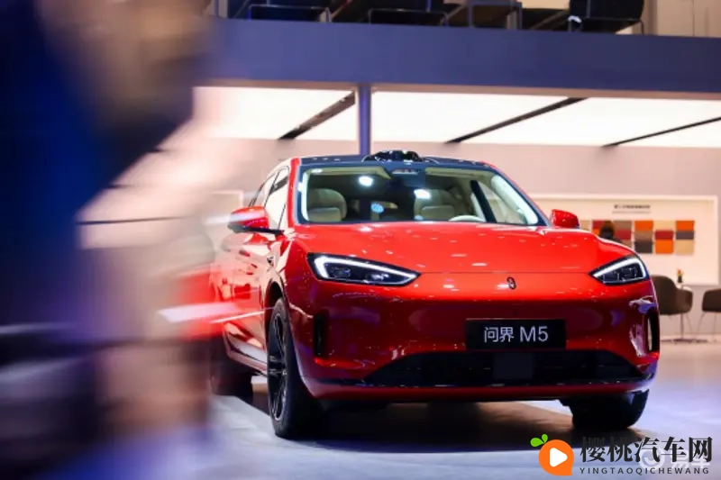 问界新M5 Ultra 亮相广州车展,解锁全场景出行体验-1