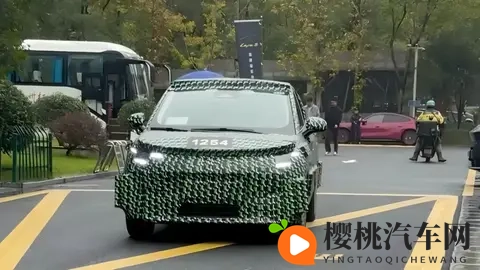 零跑A10实车谍照曝光，将预定爆款？-3