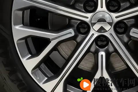 BBA车主试完后只说一句:“开过就回不去了”-1