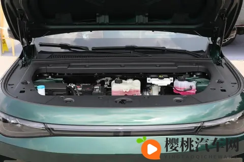 17万买6座车,选零跑C16纯电版,续航630km,空间大-1