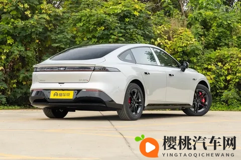 东风奕派eπ007+:15万级轿跑市场的新选择-1