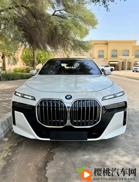 919万起的宝马7系!取消手势控制反得好评?豪华车思路变了?-1