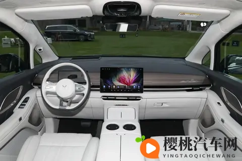 试驾26款岚图梦想家:鸿蒙座舱5+乾崑ADS 4+5C超充,实力如何?-2