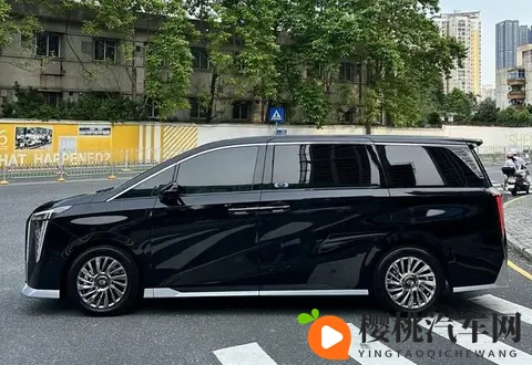 花30万定了别克GL8陆尊被朋友嘲讽，说还不如买传祺向往M8宗师-3