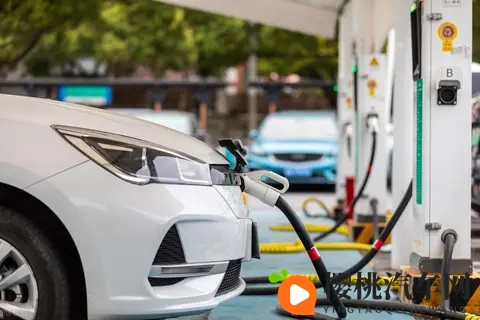 中午抢充电桩比半夜还便宜?网约车的省钱算盘教会了私家车主!-3