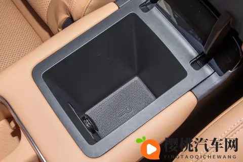 家用MPV新选择!768万起,真7座,续航超1000km,星光730 PHEV-2