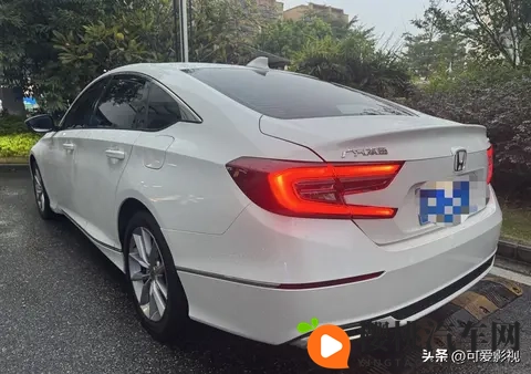 南宁二手车市场遇雅阁准新车:十多万买它到行吗,大家怎么看?-2