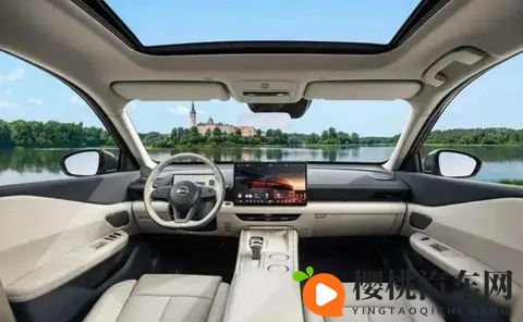 燃油车还在卖,智能座舱却上了鸿蒙,天籁这次玩得有点大-1