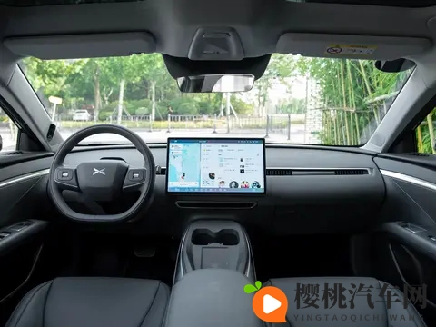 小鹏MONA SUV谍照曝光！轿跑SUV风格，将于2026年推出-1