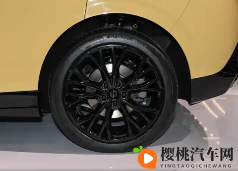 续航605公里!零跑Lafa5五款配置对比,差价8000元,推荐买Pro版-2