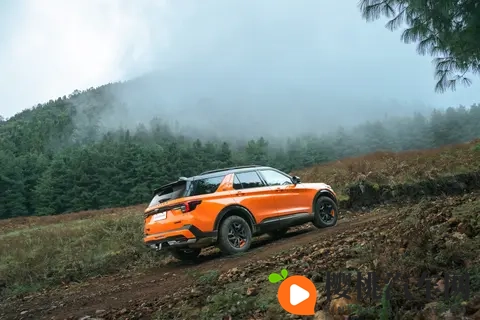 指导价3698万元，福特探险者昆仑穿越版上市-3