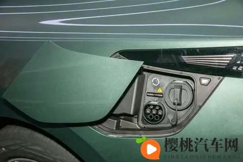 解读星纪元ES纯电版Max:20万级纯电轿车的智能化新标杆-2