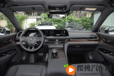 30-35 万选进口豪华车?2024 款丰田皇冠两款车型直接对号入座-1