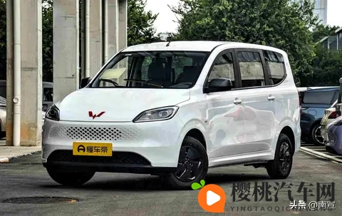 五菱宏光燃油版上市，价格低到让对手发慌，老用户笑了-1