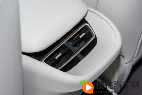 阿维塔06：高颜值，华为乾崑ADS +鸿蒙座舱，年轻人心中的豪华轿车-3