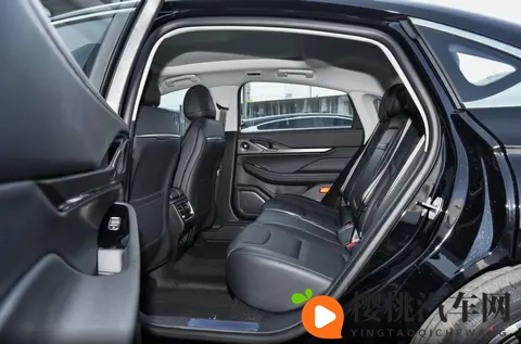 中国特供,预算20万想买豪华品牌,TA却成为绕不开的选择?-2