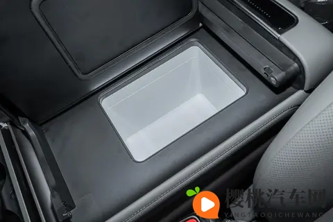 腾势 N8L:贴合家庭需求的大六座 SUV-2