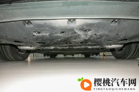 极氪009 七座过道版两驱试驾：豪华与实用的精致融合-2