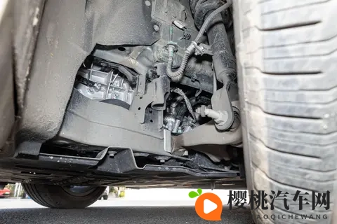 新能源轿车怎么选？标配8295+空悬+CDC，星纪元ES够卷吗？-1