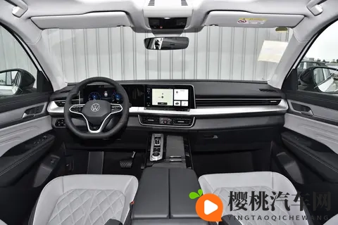 抠细节见真章:揽巡 2025 款三款四驱车型性价比硬核横评-3