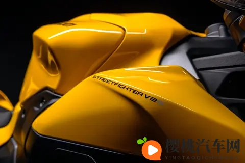 杜卡迪 2026 Panigale V2 S、Streetfighter V2 S 黄色版-1