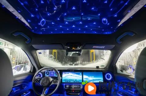 奔驰全新GLB内饰官图曝光，星空顶+三联屏，可把豪华智能玩明白了-2