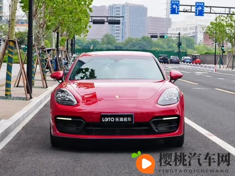 5万公里出头车况精品,64万多拿下21年红色保时捷Panamera-2