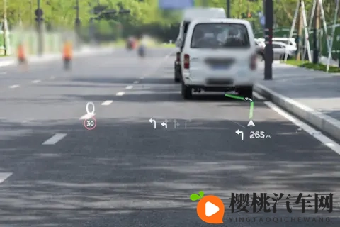 蔚来ET9底牌全亮：全域900V+5nm自研芯片，78S除了车标还剩什么？-3