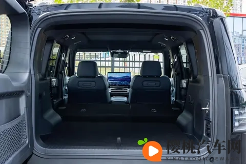 20万级SUV新标杆!四驱VS两驱,空间大动力强,选谁合适?-1