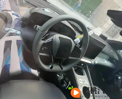 腾势Z敞篷版谍照曝光!网友:工薪族能不能开上?-2