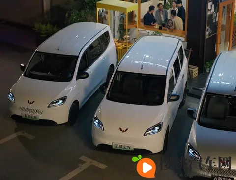 新款五菱宏光家族上市,还能再续“神车”传奇吗?-1