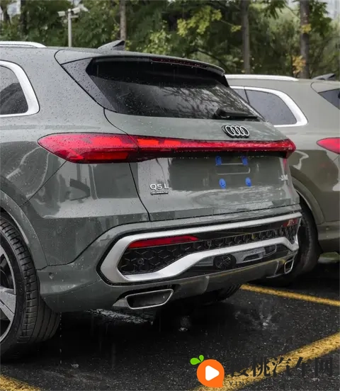 全新外观_三屏内饰,全新奥迪Q5L实车现身,搭华为驾辅_20T动力-2