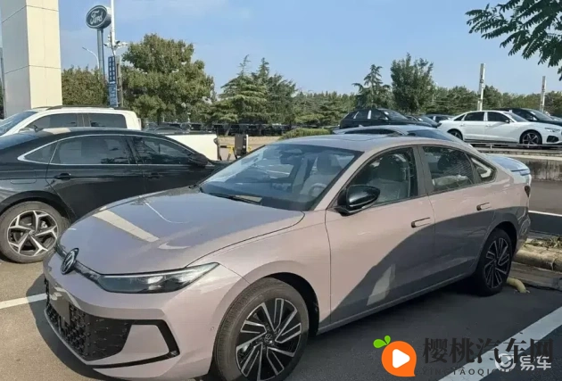 二次元自掀裙子露内内:二次元意外走光,裙底春光乍泄引围观-1