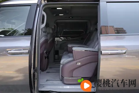 七座过道版极氪009:宽敞二排过道、实用布局,究竟如何?-1