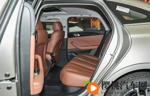 日本卖婬BBw护士多毛毛:护士多毛BBW新车型,独特设计引潮流-3