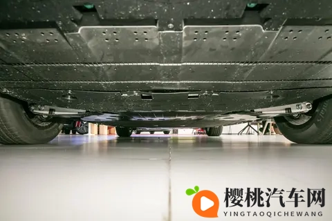 纯电驾控新体验，全面解析星纪元ES 2025款 纯电版 Max城区辅助驾驶-3