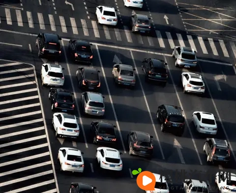 吉利一品牌遭退市预警，汽车市场竞争残酷凸显-1