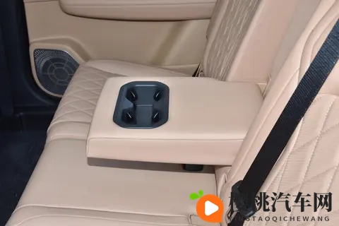 1398万起,四驱+230km纯电续航,蓝电E5 PLUS还送轮上三室一厅-3