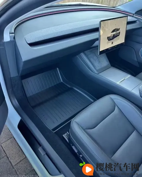 马斯克说 Cybercab 2026 年二季度量产,还不带方向盘踏板-2