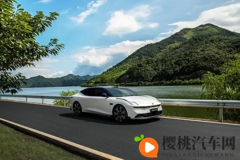 硬核配置直接拉满，领克10 EM-P稳坐杰兰路插混榜榜首-3